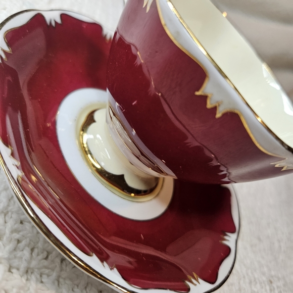 Royal Albert Crown Bone England China Teacup Saucer BURGUNDY White Gold Trim - Picture 16 of 16